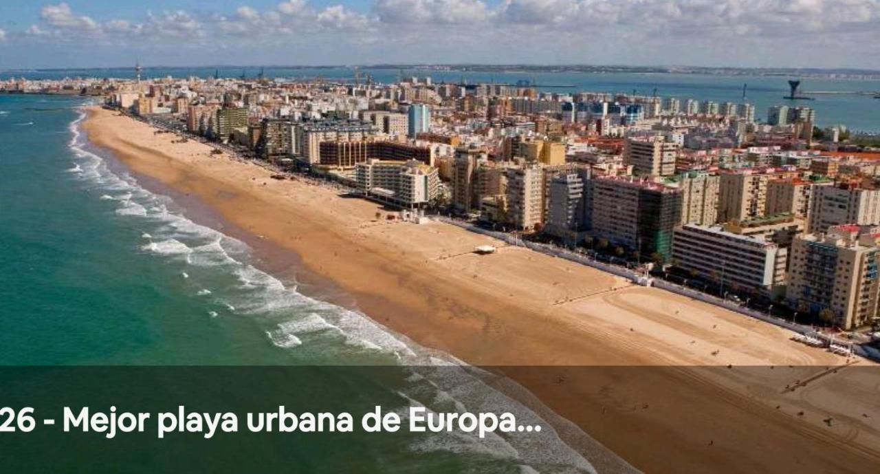 A 50 metros de la playa Cádis Exterior foto
